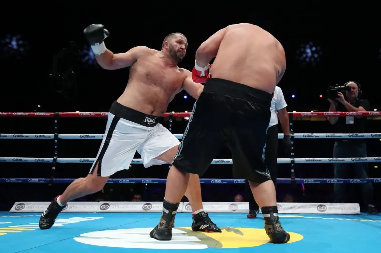 Zagreb je večeras na boksačkoj karti svijeta. U Areni su u tijeku predborbe, u i&scaron;čekivanju glavnog meča večeri - dvoboja Filipa Hrgovića i Amira Mansoura.