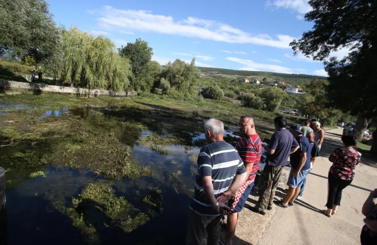 Nakon potresa presu&scaron;ila je rijeka Vrljika