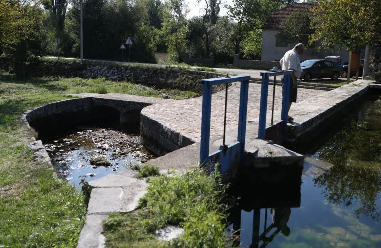 Nakon potresa presu&scaron;ila je rijeka Vrljika