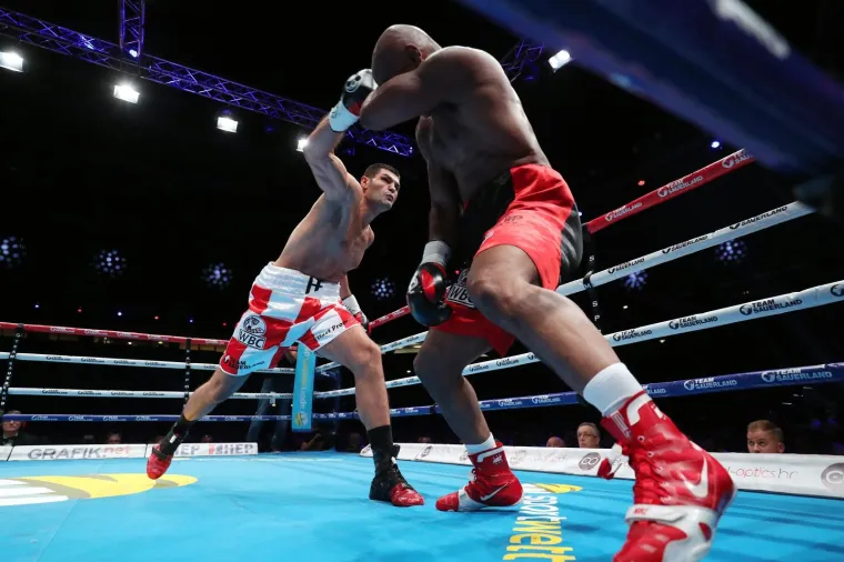 HRGOVIĆ JE NOVI WBC PRVAK: Nokautom protiv Mansoura uzeo prvi pojas u karijeri