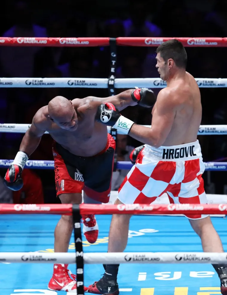 HRGOVIĆ JE NOVI WBC PRVAK: Nokautom protiv Mansoura uzeo prvi pojas u karijeri