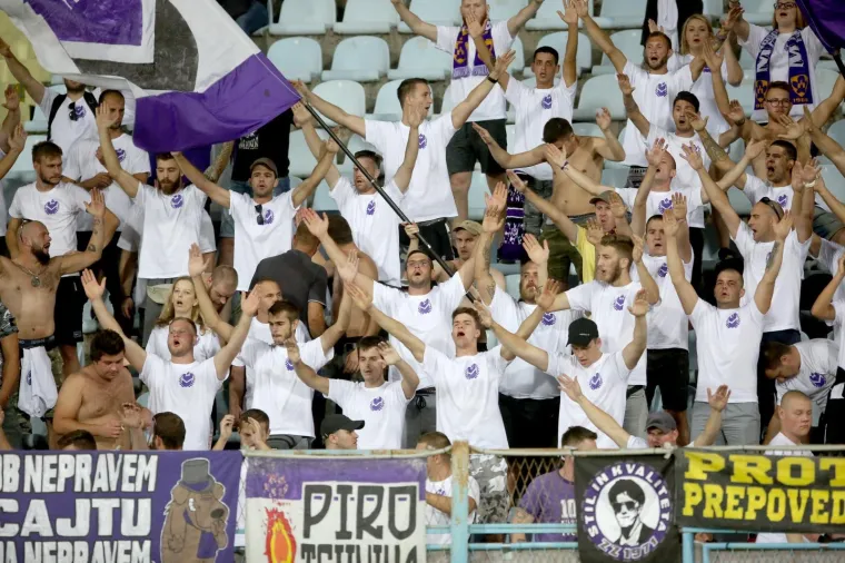 ARMADA ORGANIZIRALA SPEKTAKL NA KANTRIDI: S Mariborom proslavili povratak stadionu