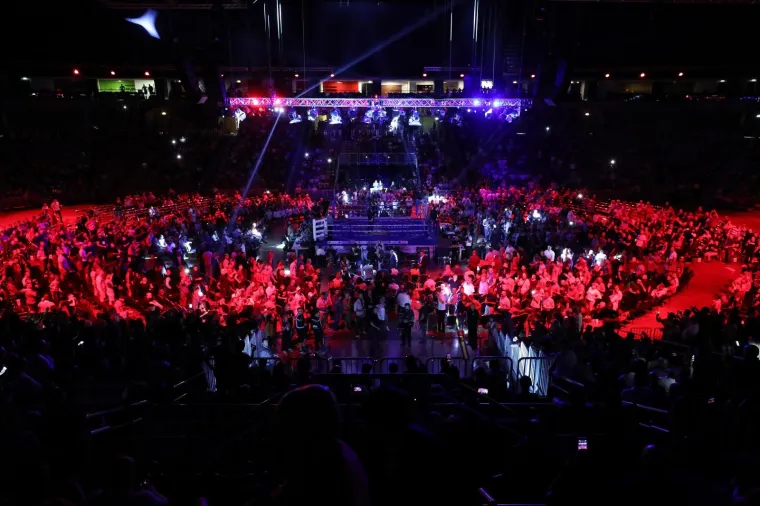 EL ANIMALU SE ISPUNILA NAJVEĆA ŽELJA: Hrgović uz Thompsonove 'Gene kamene' u&scaron;ao u ring u krcatoj Areni