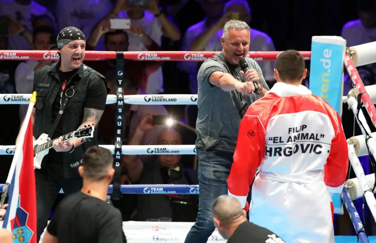 EL ANIMALU SE ISPUNILA NAJVEĆA ŽELJA: Hrgović uz Thompsonove 'Gene kamene' u&scaron;ao u ring u krcatoj Areni