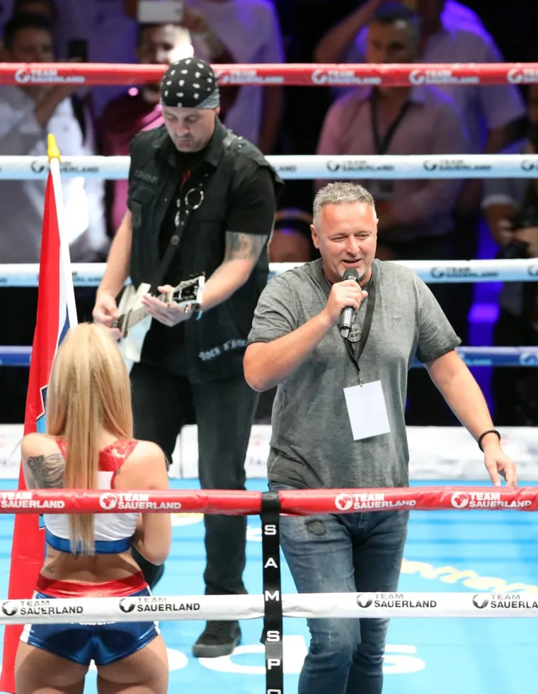 EL ANIMALU SE ISPUNILA NAJVEĆA ŽELJA: Hrgović uz Thompsonove 'Gene kamene' u&scaron;ao u ring u krcatoj Areni