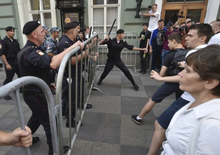 Ruska policija pritvorila stotine prosvjednika protiv mirovinske reforme