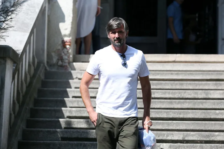 GORAN IVANI&Scaron;EVIĆ POSJETIO SUPRUGU I SINA U BOLNICI: Ponosni otac snimljen kako izlazi iz Petrove