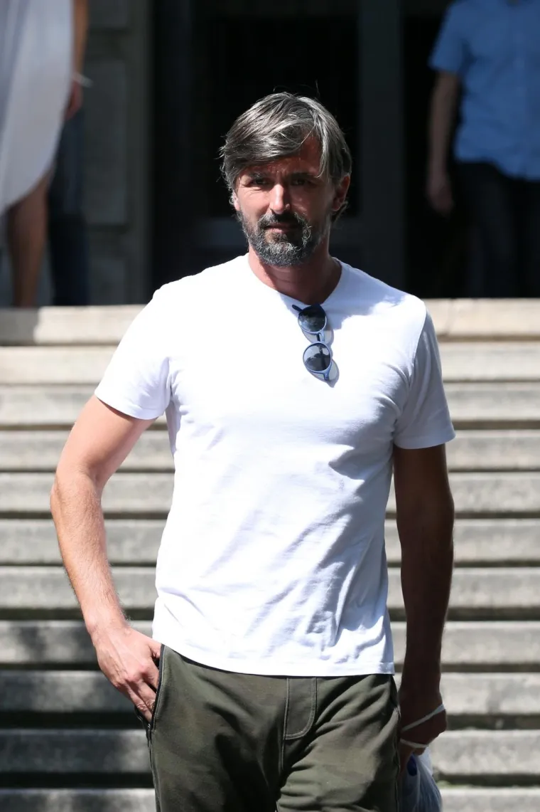 GORAN IVANI&Scaron;EVIĆ POSJETIO SUPRUGU I SINA U BOLNICI: Ponosni otac snimljen kako izlazi iz Petrove