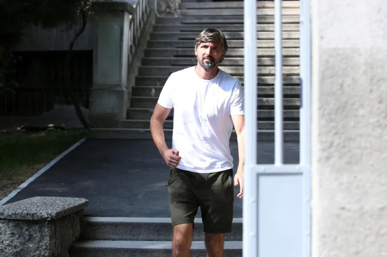 GORAN IVANI&Scaron;EVIĆ POSJETIO SUPRUGU I SINA U BOLNICI: Ponosni otac snimljen kako izlazi iz Petrove