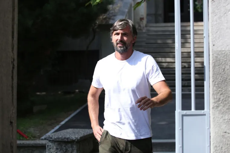 GORAN IVANI&Scaron;EVIĆ POSJETIO SUPRUGU I SINA U BOLNICI: Ponosni otac snimljen kako izlazi iz Petrove