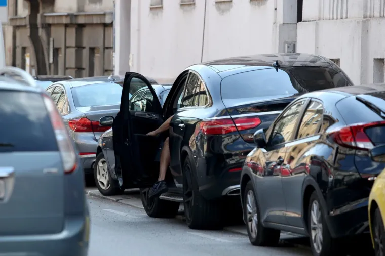GORAN IVANI&Scaron;EVIĆ POSJETIO SUPRUGU I SINA U BOLNICI: Ponosni otac snimljen kako izlazi iz Petrove