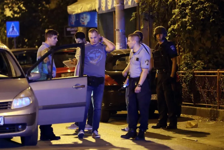 FIZIČKI I ORUŽANI OBRAČUN NA VUKOMERCU: Policija obavlja očevid