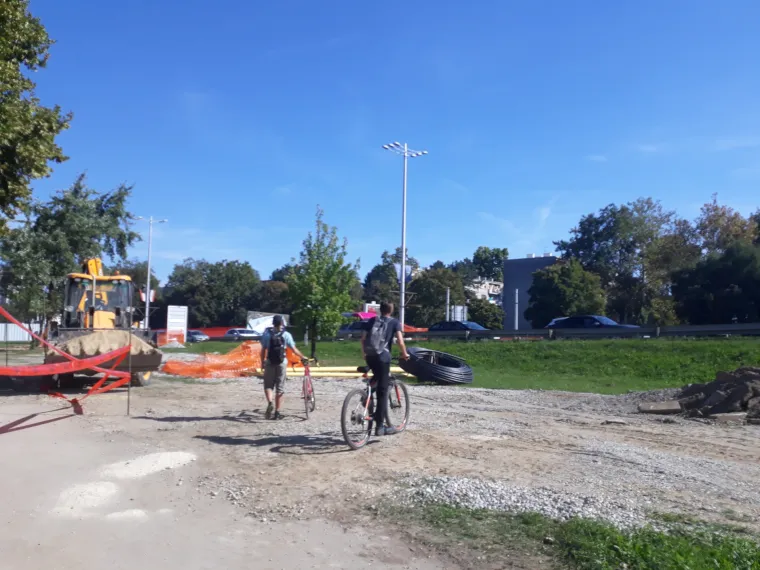 Svako jutro i prijepodne ljudi si postavljaju pitanje - A kojim putem sad?