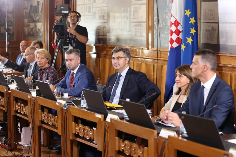 Pula: Na sjednici Vlade u Gradskoj vijećnici razmatralo se stanje u brodogradili&scaron;tima