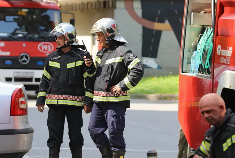 Buknuo požar na 12. katu nebodera u Sigetu: Vatrogasci na terenu, jedna osoba ozlijeđena