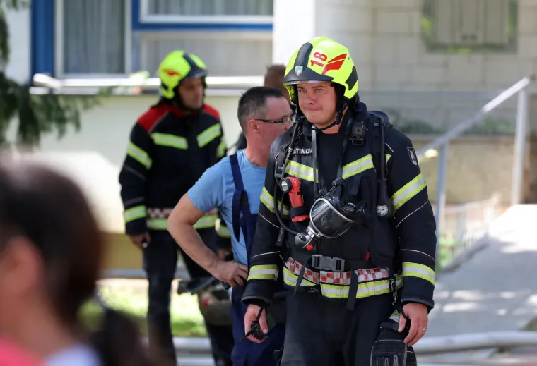 Buknuo požar na 12. katu nebodera u Sigetu: Vatrogasci na terenu, jedna osoba ozlijeđena