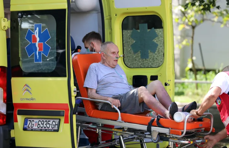 Buknuo požar na 12. katu nebodera u Sigetu: Vatrogasci na terenu, jedna osoba ozlijeđena