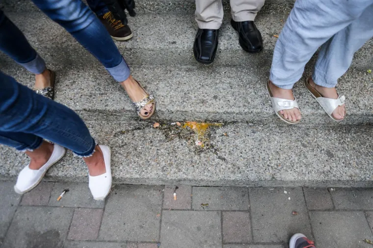 Bandić izviždan na prosvjedu u Vukomercu, o&scaron;tetili mu i auto