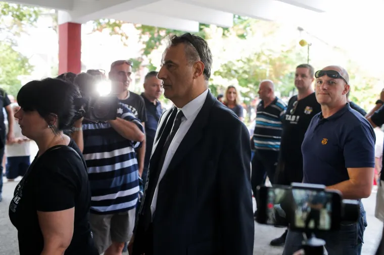 Bandić izviždan na prosvjedu u Vukomercu, o&scaron;tetili mu i auto