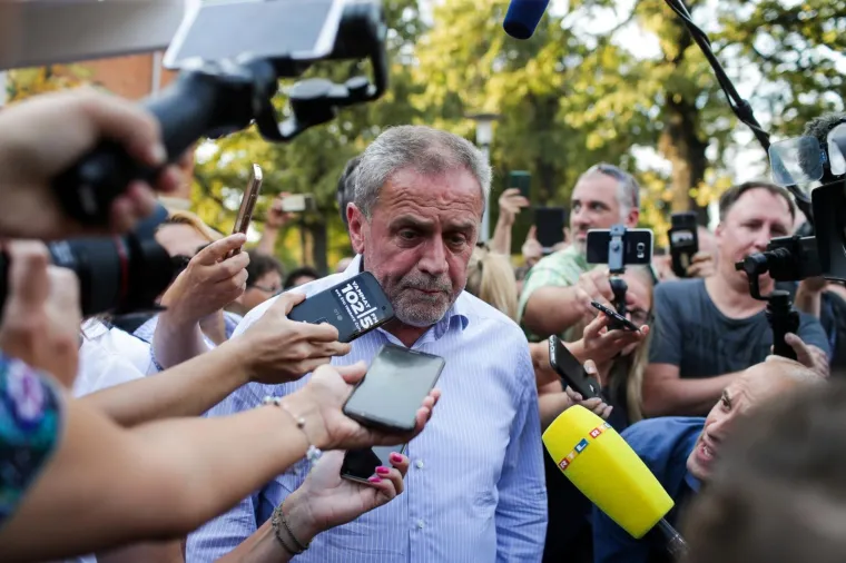 Bandić izviždan na prosvjedu u Vukomercu, o&scaron;tetili mu i auto