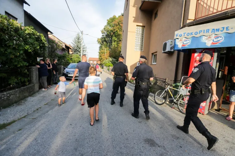 Bandić izviždan na prosvjedu u Vukomercu, o&scaron;tetili mu i auto