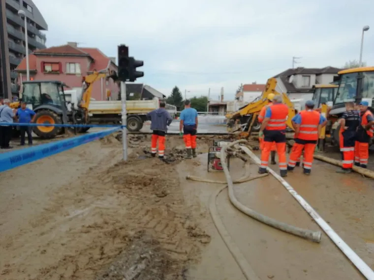 Puknuće vodovodne cijevi, Zagreb
