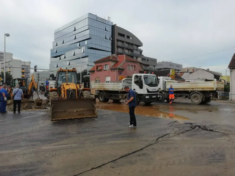 Puknuće vodovodne cijevi, Zagreb