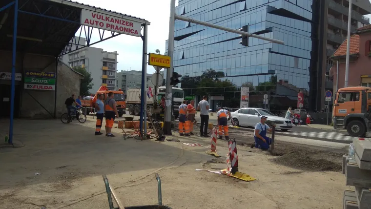 Puknuće cjevovoda je sanirano: Radovi na Selskoj i Krapinskoj cesti jo&scaron; traju