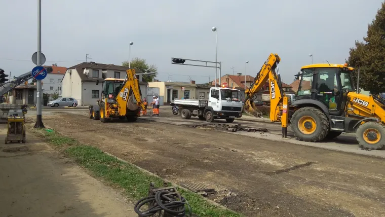 Puknuće cjevovoda je sanirano: Radovi na Selskoj i Krapinskoj cesti jo&scaron; traju