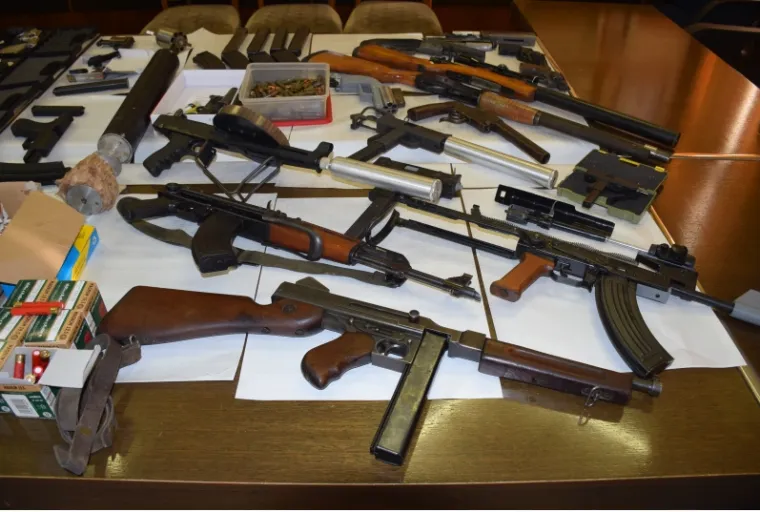 Velika zapljena: Policija prona&scaron;la veliku količinu oružja i 6.125 komada raznog streljiva