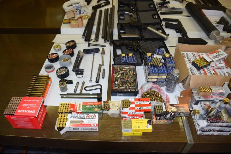 Velika zapljena: Policija prona&scaron;la veliku količinu oružja i 6.125 komada raznog streljiva