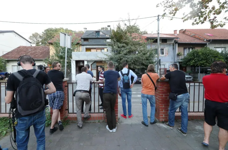 VUKOMEREC POD POLICIJSKOM OPSADOM: Pavle Kalinić se obračunao s jednim od prosvjednika