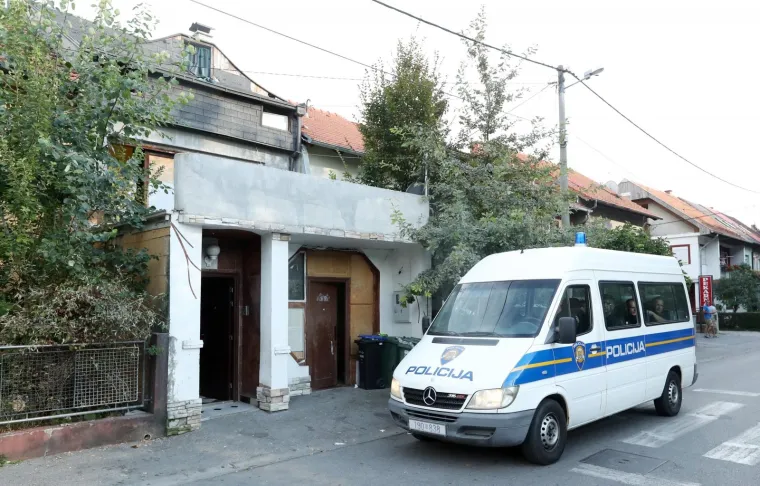 VUKOMEREC POD POLICIJSKOM OPSADOM: Pavle Kalinić se obračunao s jednim od prosvjednika