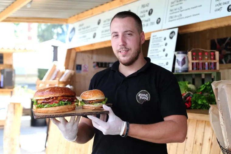 Počele burgerske čarolije, uz čarobne miomirise i neiozostavno druženje