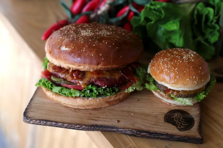 Počele burgerske čarolije, uz čarobne miomirise i neiozostavno druženje