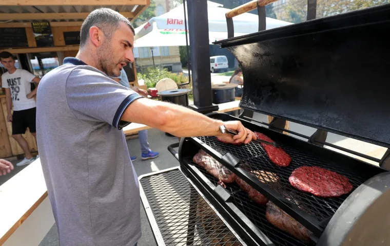 Počele burgerske čarolije, uz čarobne miomirise i neiozostavno druženje
