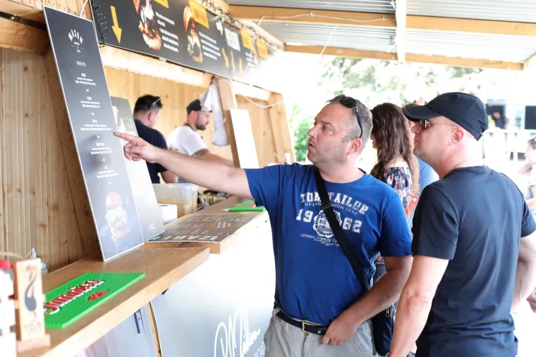 Počele burgerske čarolije, uz čarobne miomirise i neiozostavno druženje