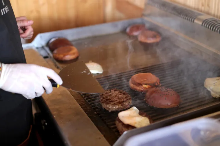Počele burgerske čarolije, uz čarobne miomirise i neiozostavno druženje