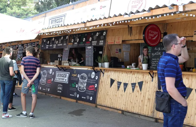 Počele burgerske čarolije, uz čarobne miomirise i neiozostavno druženje