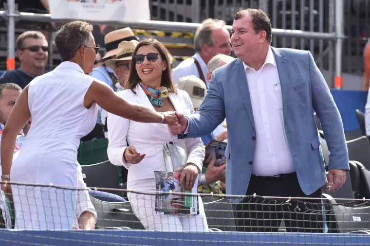 Ćorića u polufinalu Davis Cupa do&scaron;la podržati prelijepa sestra Bruna, na tribinama uočen i Jakov Kitarović