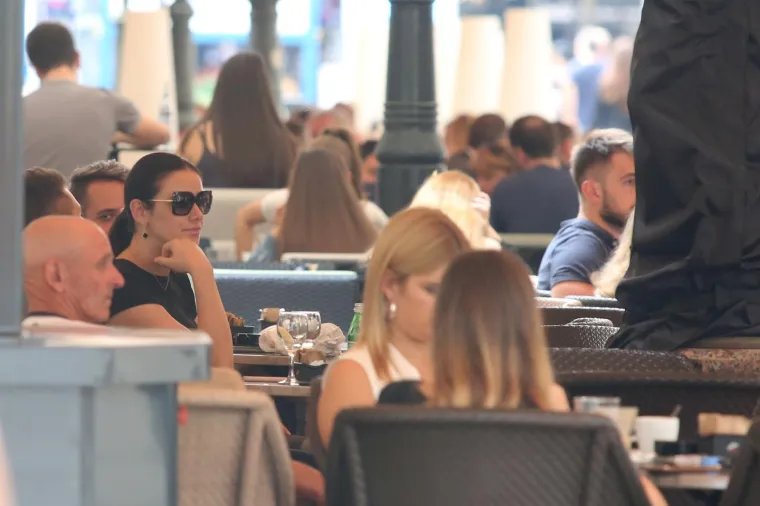 SLAVEN BILIĆ TRUDNU ZARUČNICU IZVEO NA &Scaron;PICU: Na kavi im se pridružili i drugi nogometni velikani