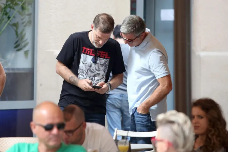 SLAVEN BILIĆ TRUDNU ZARUČNICU IZVEO NA &Scaron;PICU: Na kavi im se pridružili i drugi nogometni velikani