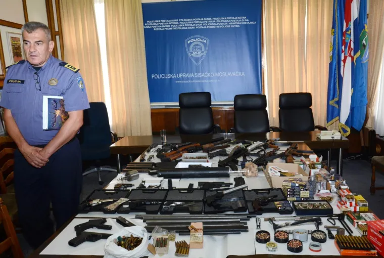 VELIK ULOV SISAČKE POLICIJE: Pogledajte &scaron;to su sve u svojoj akciji zaplijenili