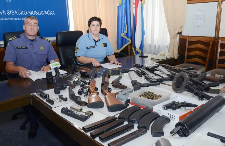 VELIK ULOV SISAČKE POLICIJE: Pogledajte &scaron;to su sve u svojoj akciji zaplijenili