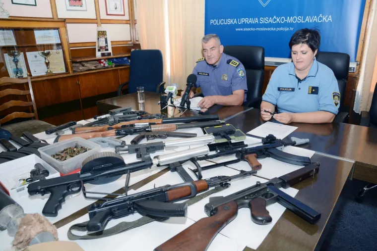 VELIK ULOV SISAČKE POLICIJE: Pogledajte &scaron;to su sve u svojoj akciji zaplijenili