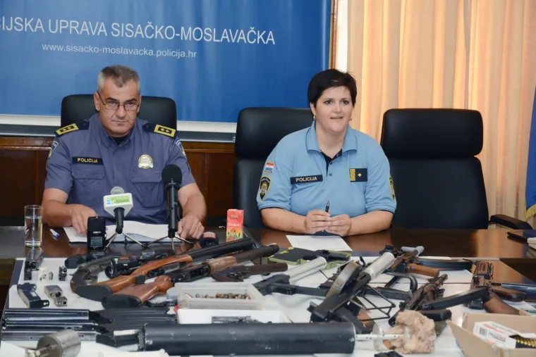 VELIK ULOV SISAČKE POLICIJE: Pogledajte &scaron;to su sve u svojoj akciji zaplijenili