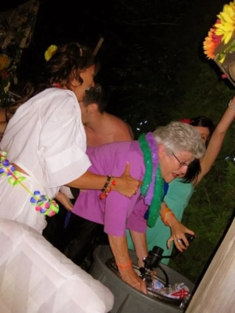KAD TULUM ESKALIRA: Urnebesne fotografije ekipe koja se napila kao da sutra ne postoji