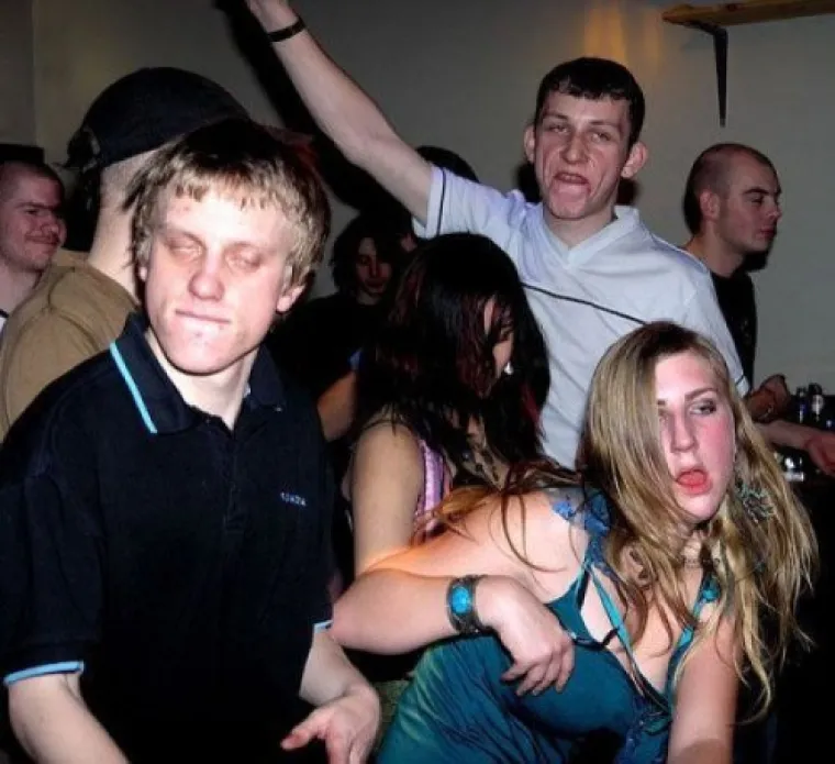 KAD TULUM ESKALIRA: Urnebesne fotografije ekipe koja se napila kao da sutra ne postoji