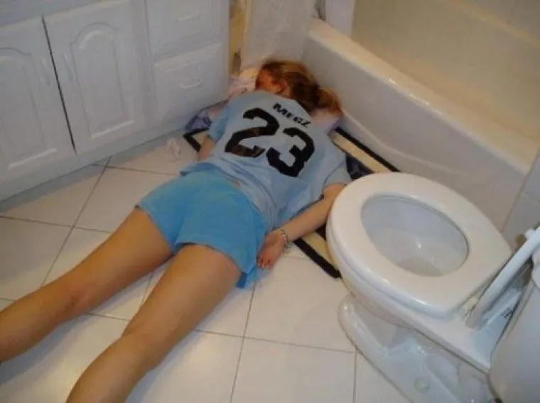 KAD TULUM ESKALIRA: Urnebesne fotografije ekipe koja se napila kao da sutra ne postoji