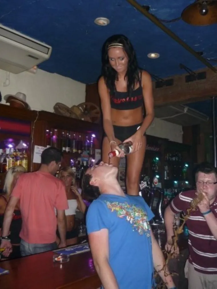 KAD TULUM ESKALIRA: Urnebesne fotografije ekipe koja se napila kao da sutra ne postoji